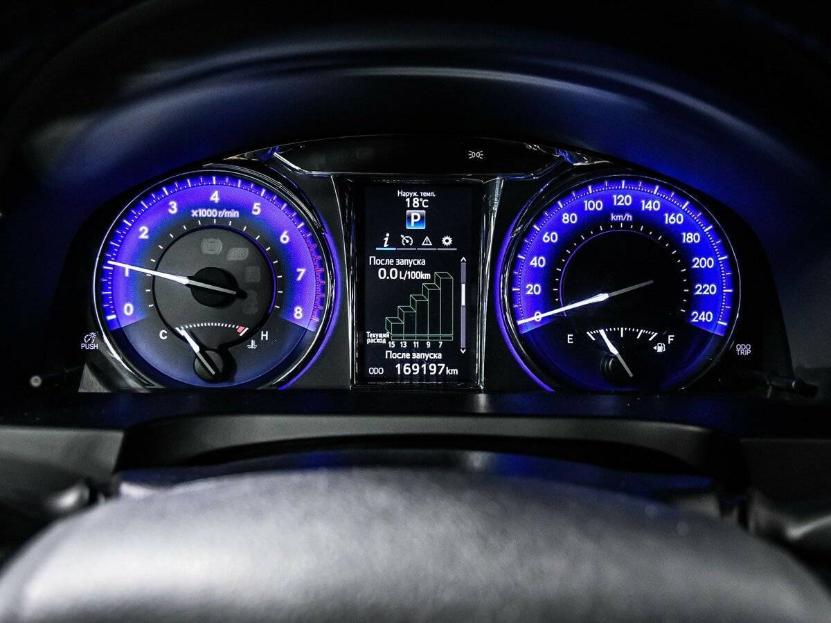 Б/У Тойота Камри 2017 года. Фото: #8