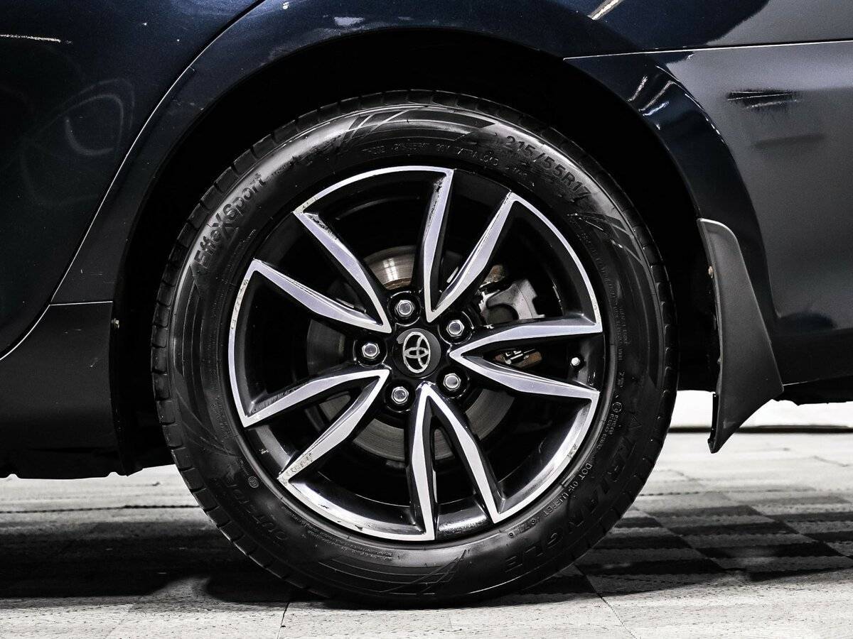 Б/У Тойота Камри 2017 года. Фото: #12