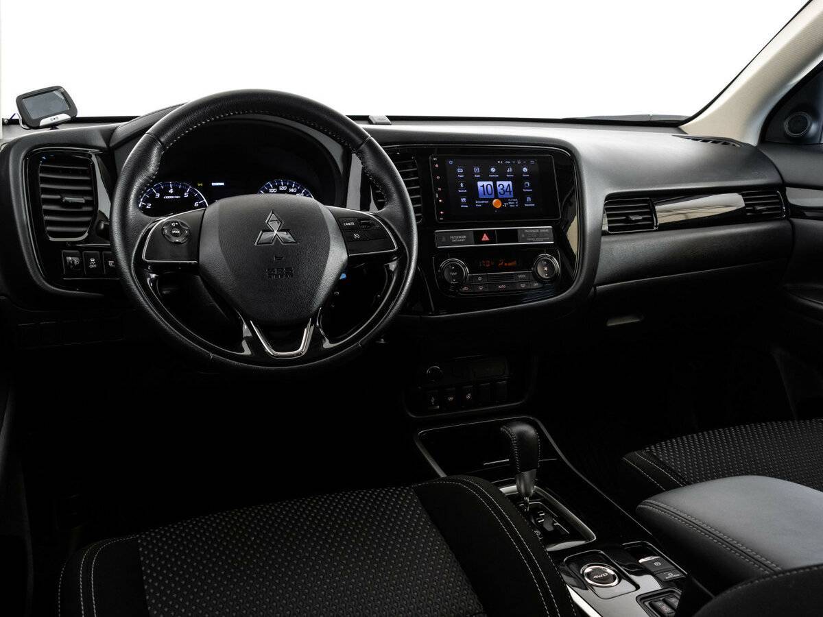 Б/У Митсубиши Оутлэндер 2019 года. Фото: #8