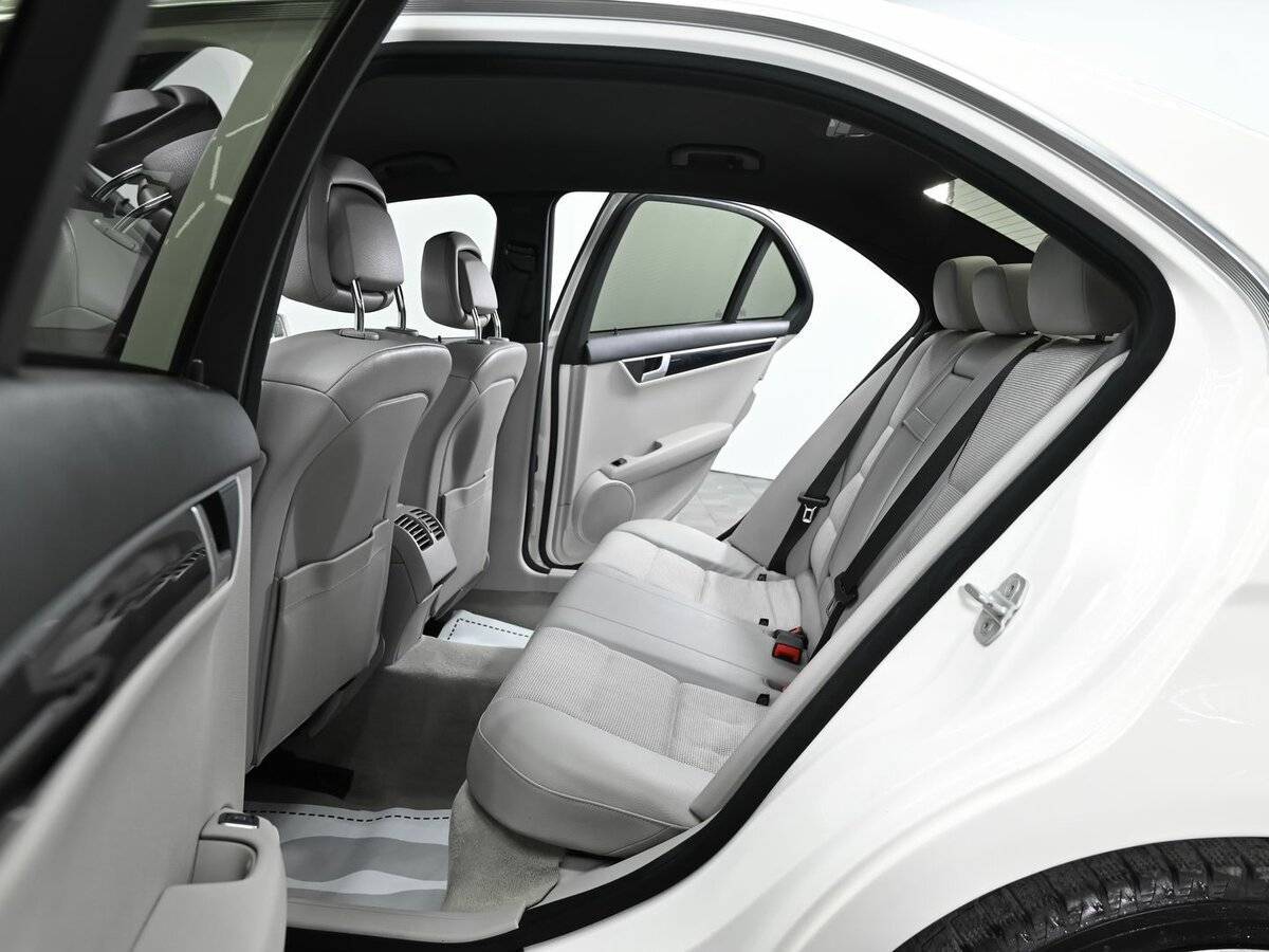 Б/У Мерседес-Бенц Ц-Класс 2012 года. Фото: #12