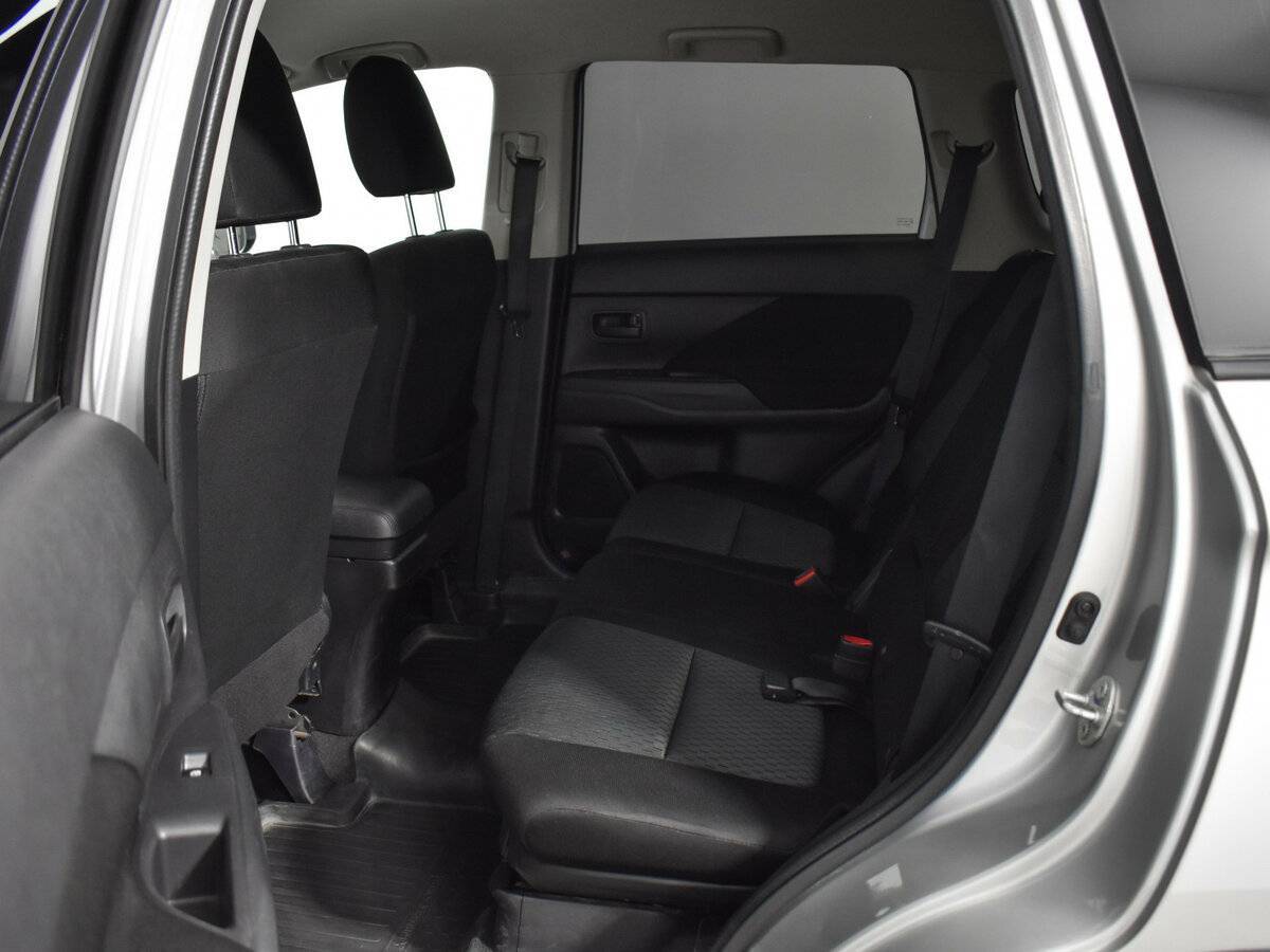 Б/У Митсубиши Оутлэндер 2015 года. Фото: #11