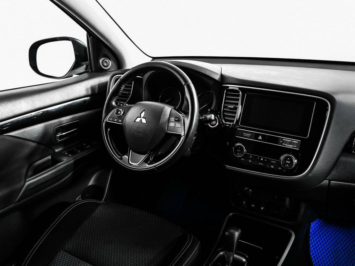 Б/У Митсубиши Оутлэндер 2019 года. Фото: #8