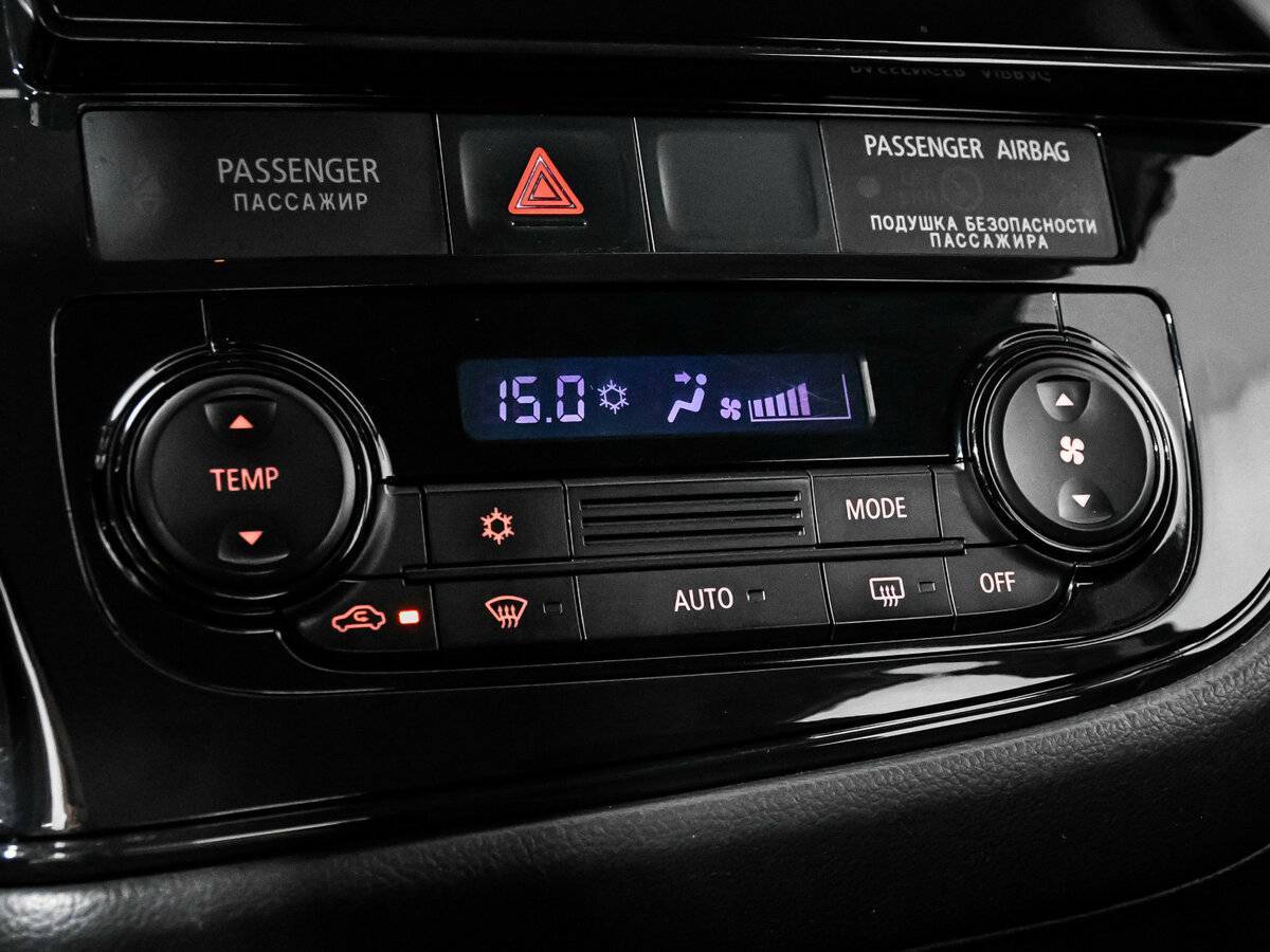 Б/У Митсубиши Оутлэндер 2015 года. Фото: #15