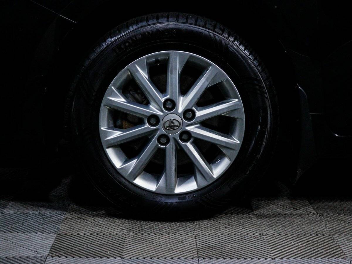 Б/У Тойота Камри 2015 года. Фото: #11