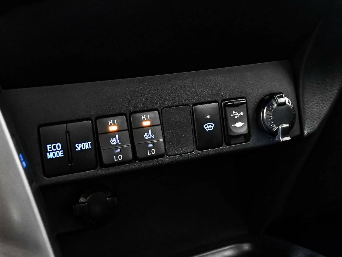 Б/У Тойота Рав4 2017 года. Фото: #16