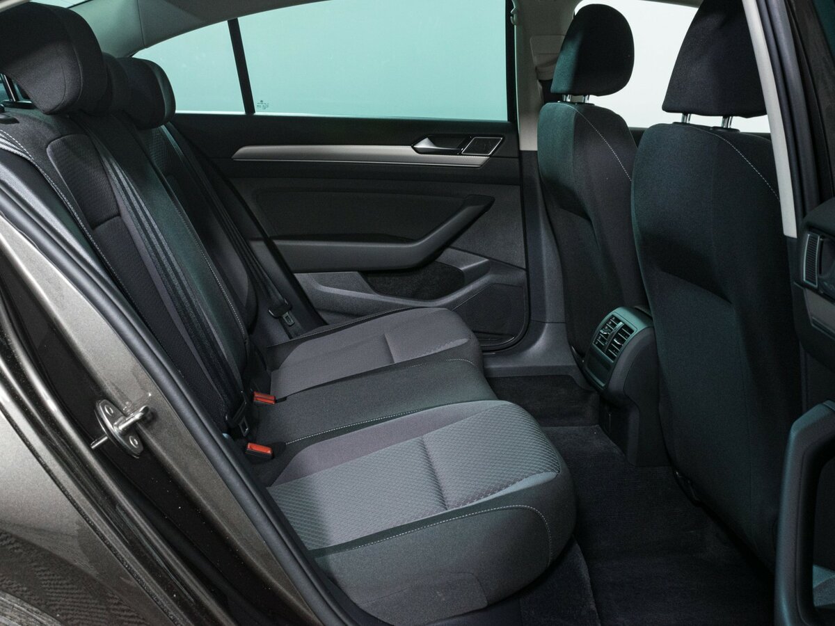 Б/У Фольксваген Пассат 2017 года. Фото: #8