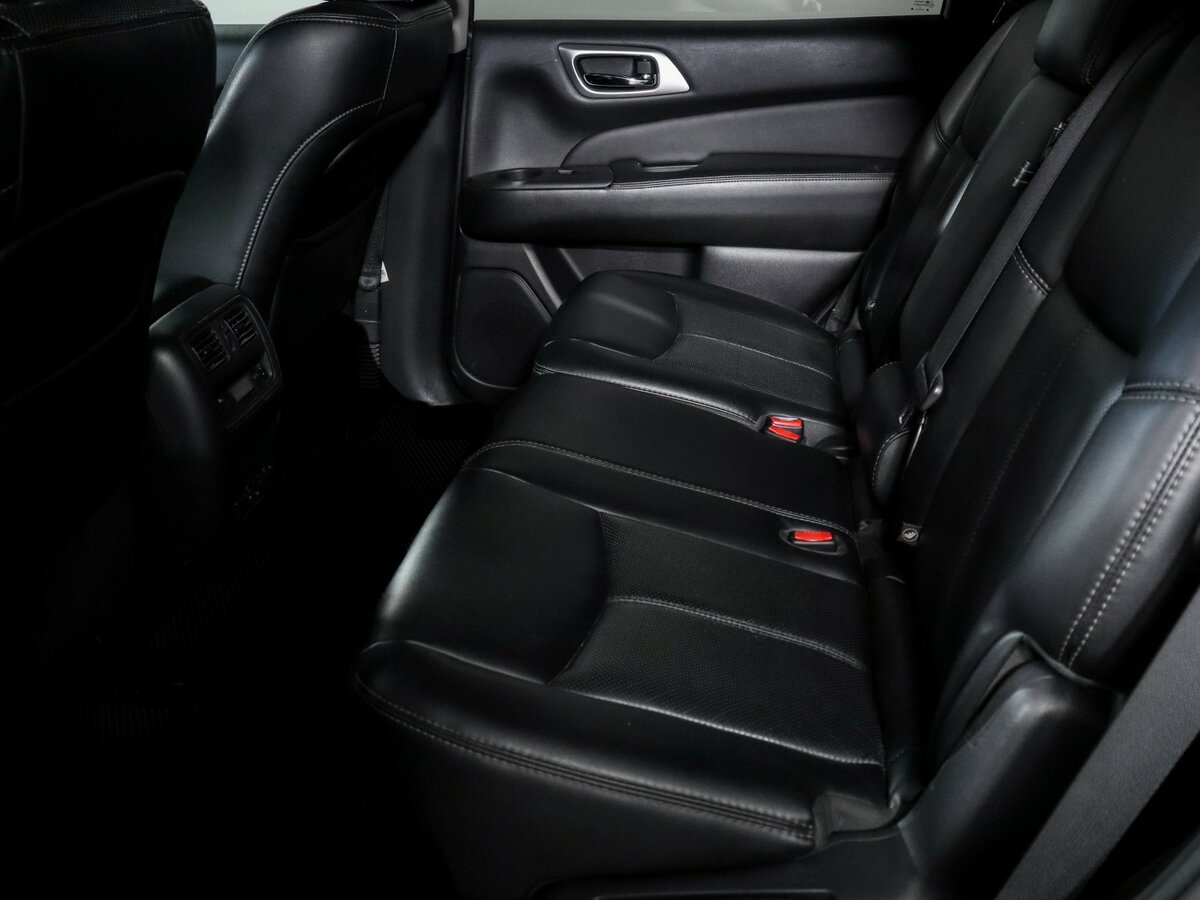 Б/У Ниссан Патфайндер 2015 года. Фото: #7