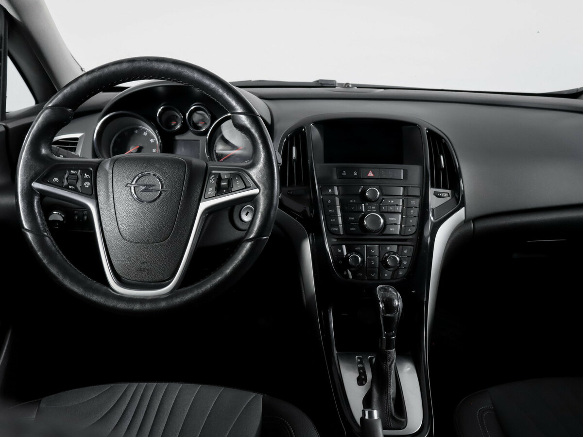 Б/У Опель Астра 2014 года. Фото: #9