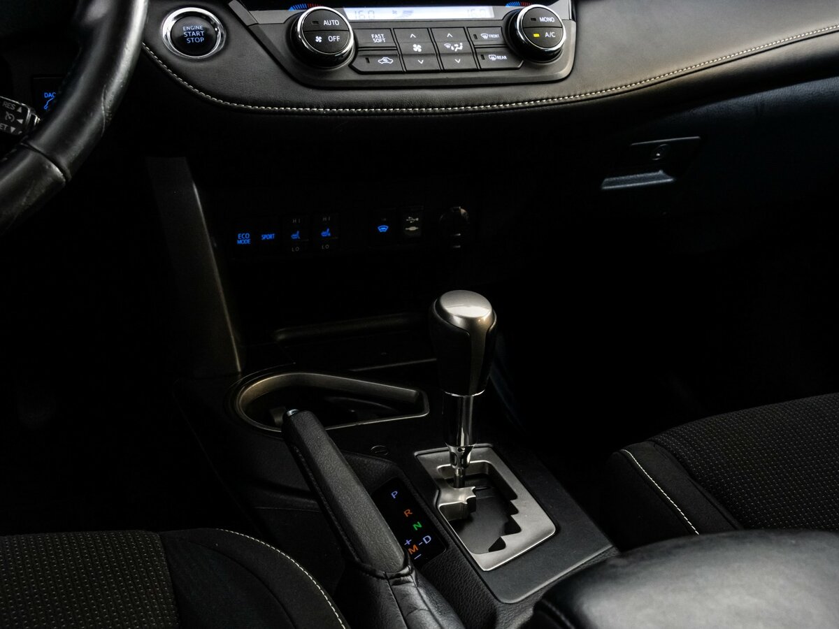 Б/У Тойота Рав4 2017 года. Фото: #10