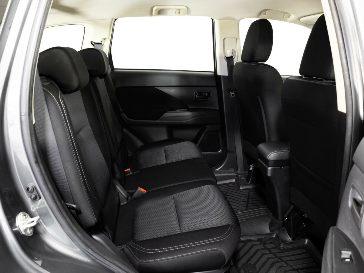 Б/У Митсубиши Оутлэндер 2019 года. Фото: #14