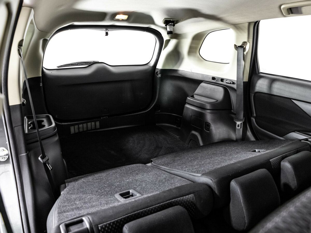 Б/У Митсубиши Оутлэндер 2019 года. Фото: #15