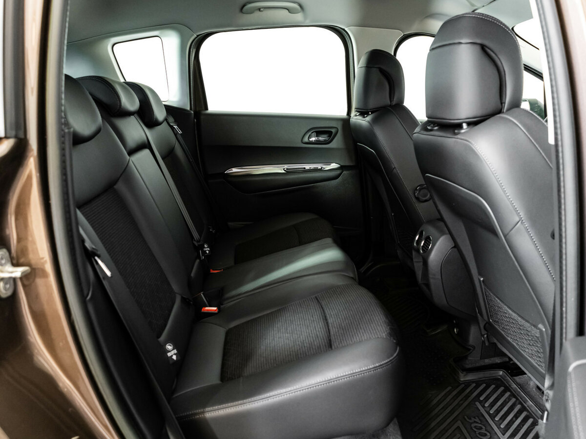 Б/У Пежо 3008 2014 года. Фото: #11