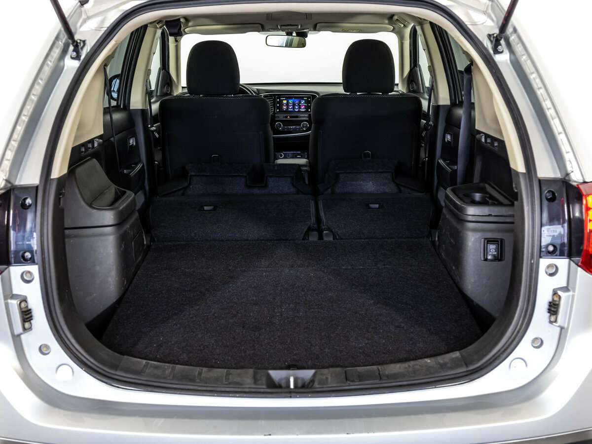 Б/У Митсубиши Оутлэндер 2019 года. Фото: #18