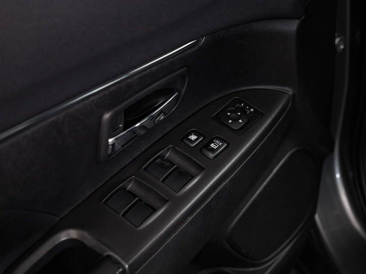 Б/У Митсубиши АС-Икс 2014 года. Фото: #9