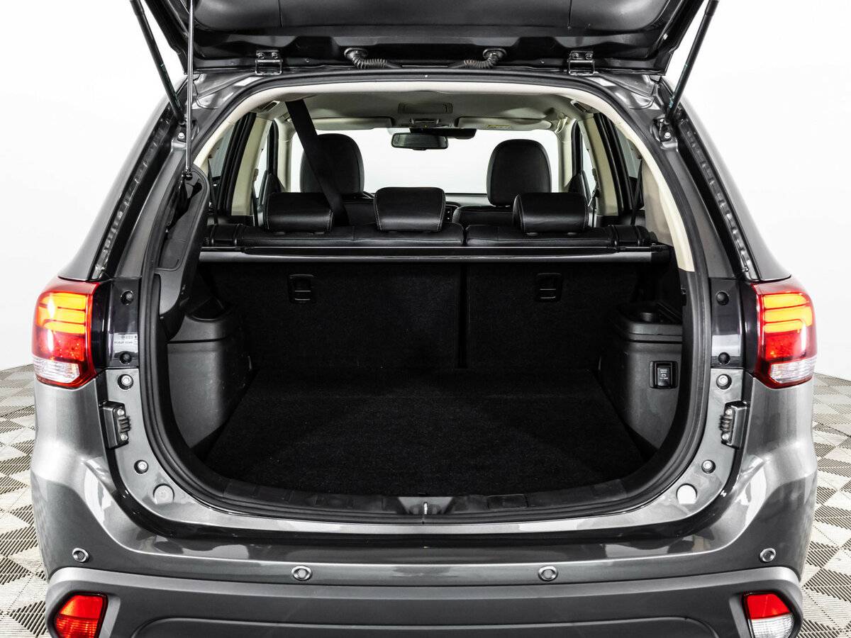 Б/У Митсубиши Оутлэндер 2018 года. Фото: #21