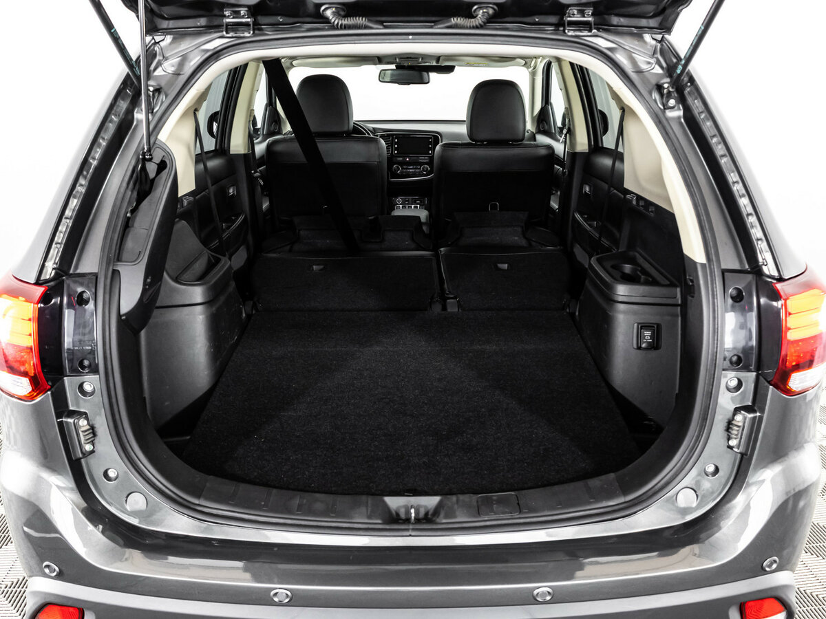 Б/У Митсубиши Оутлэндер 2018 года. Фото: #22