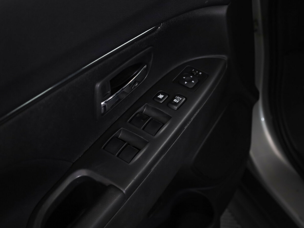 Б/У Митсубиши АС-Икс 2013 года. Фото: #11