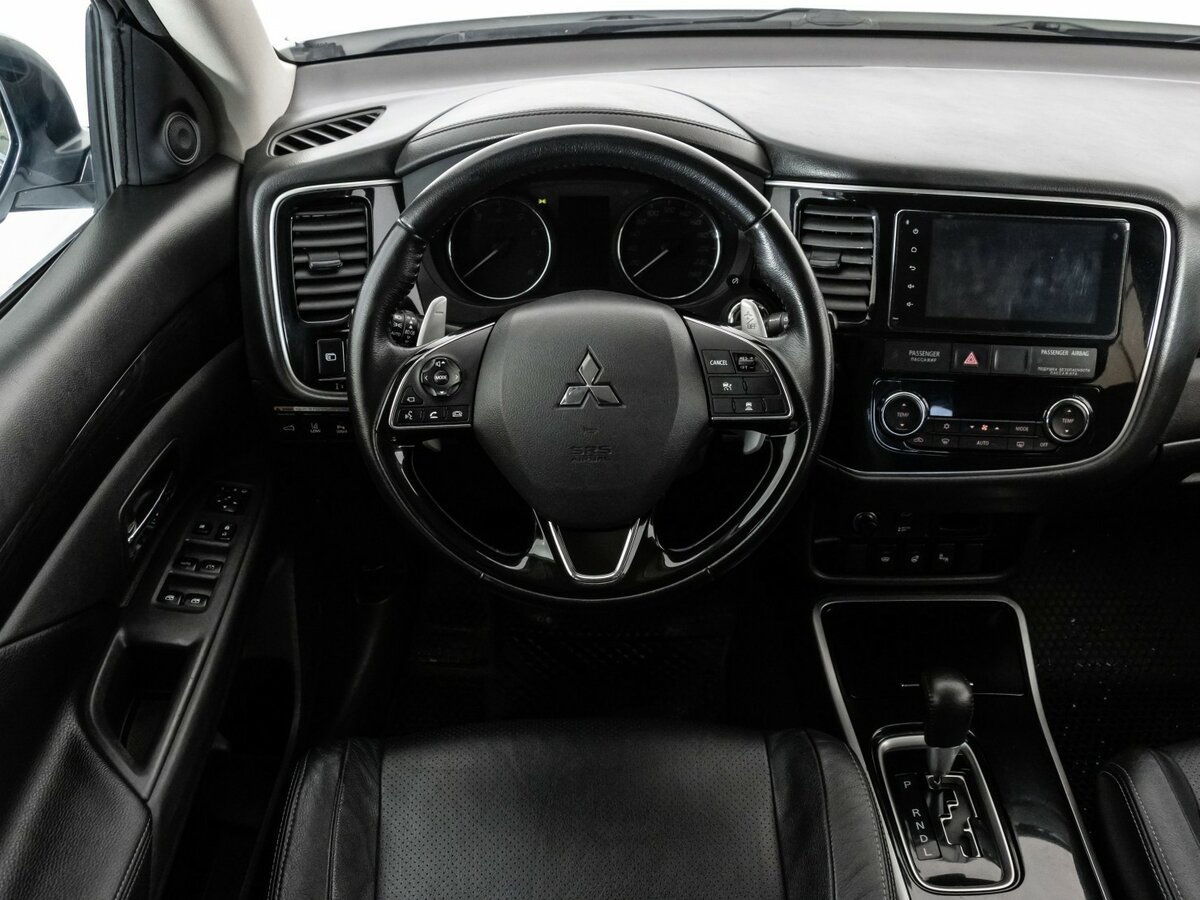 Б/У Митсубиши Оутлэндер 2017 года. Фото: #8