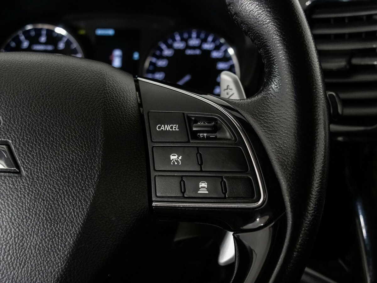 Б/У Митсубиши Оутлэндер 2017 года. Фото: #9