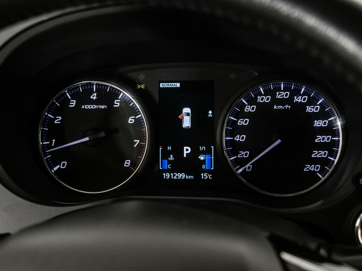 Б/У Митсубиши Оутлэндер 2017 года. Фото: #11