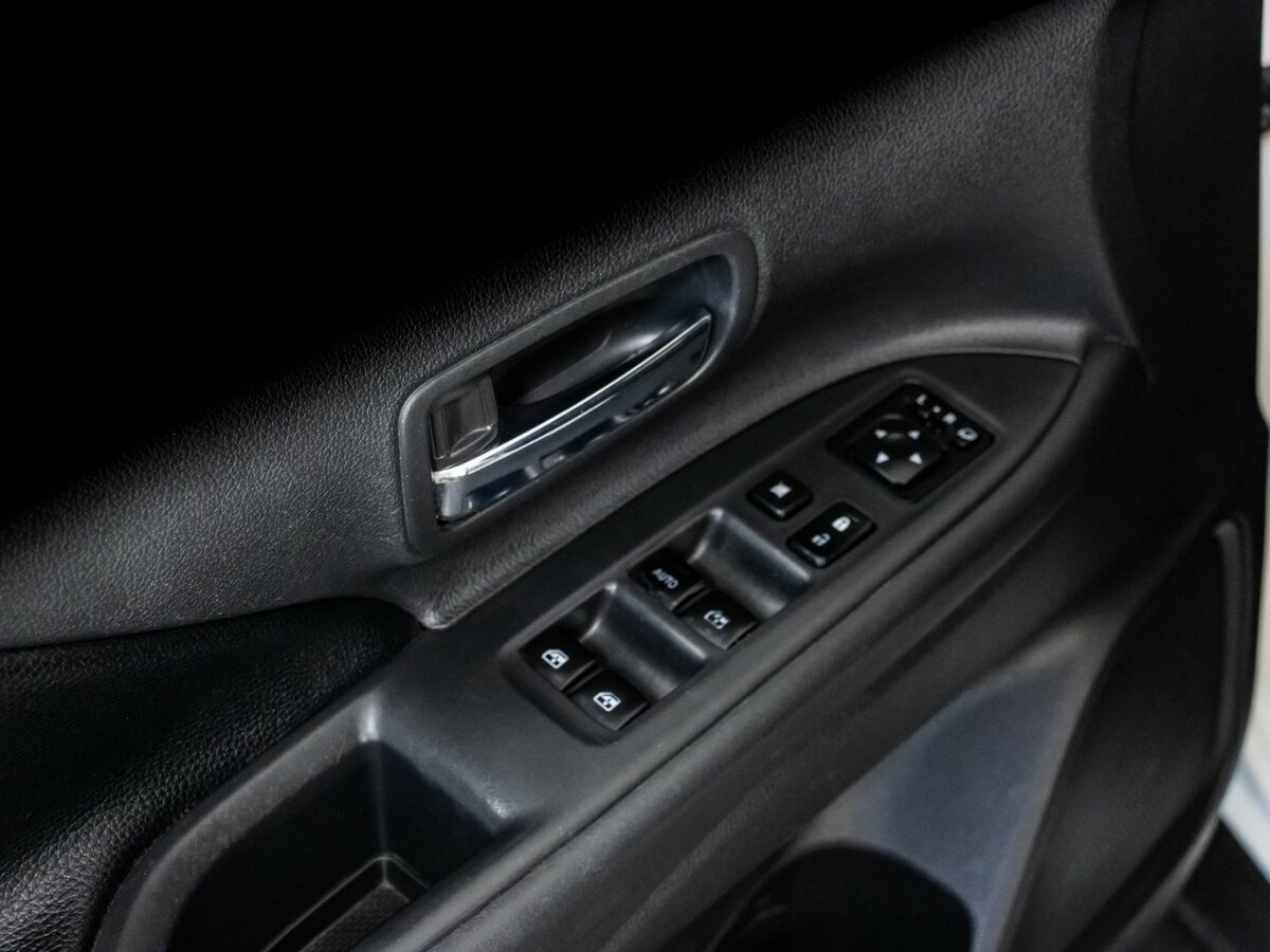 Б/У Митсубиши Оутлэндер 2017 года. Фото: #12