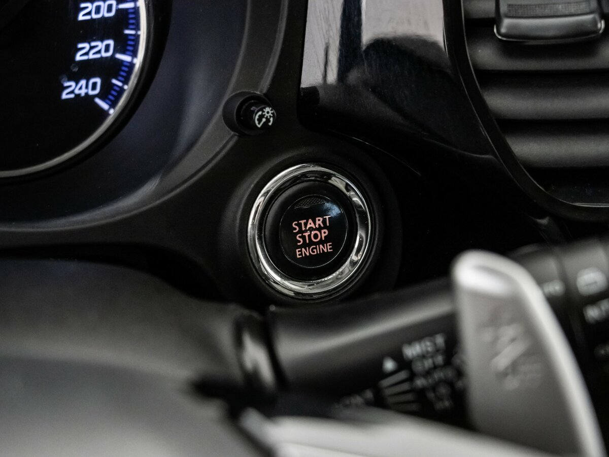 Б/У Митсубиши Оутлэндер 2017 года. Фото: #15