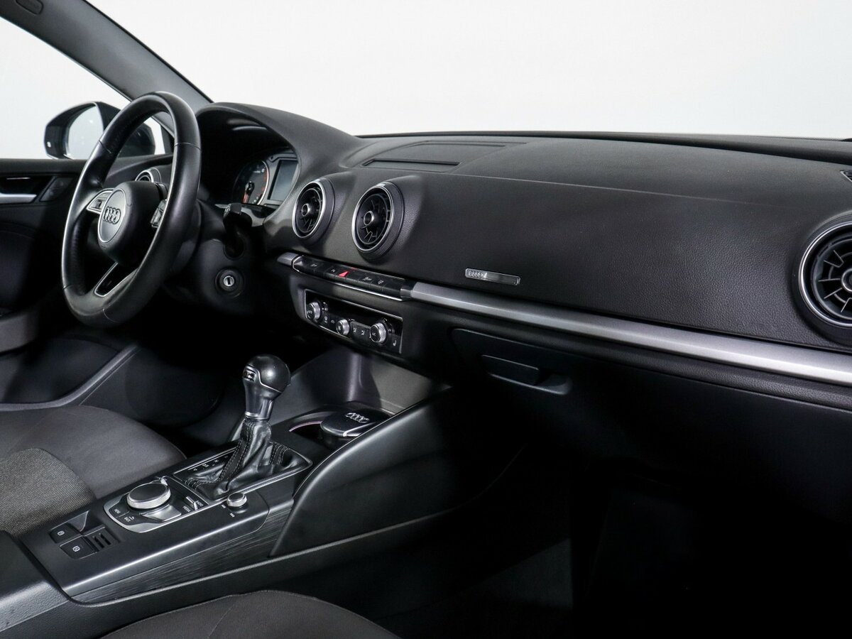 Б/У Ауди А3 2016 года. Фото: #6