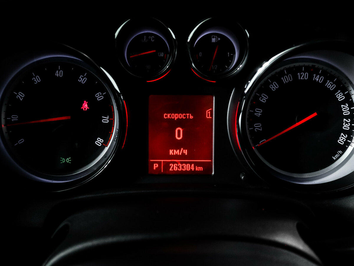 Б/У Опель Астра 2012 года. Фото: #8