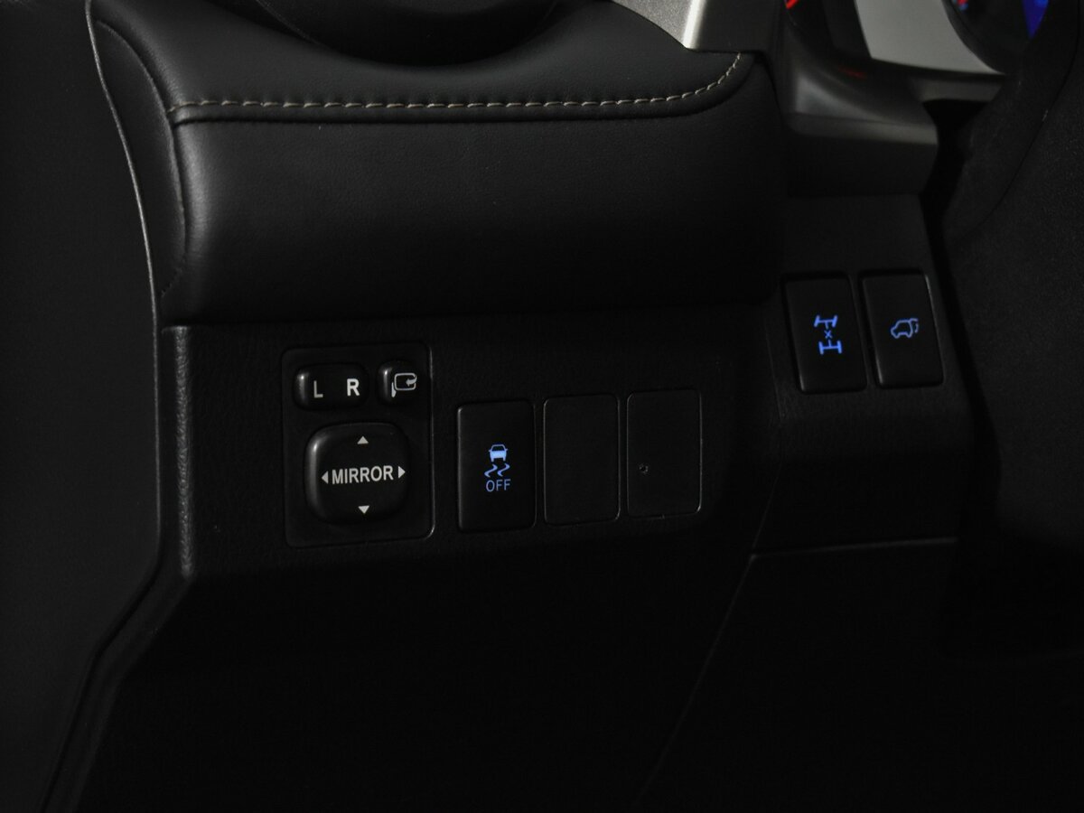 Б/У Тойота Рав4 2015 года. Фото: #9