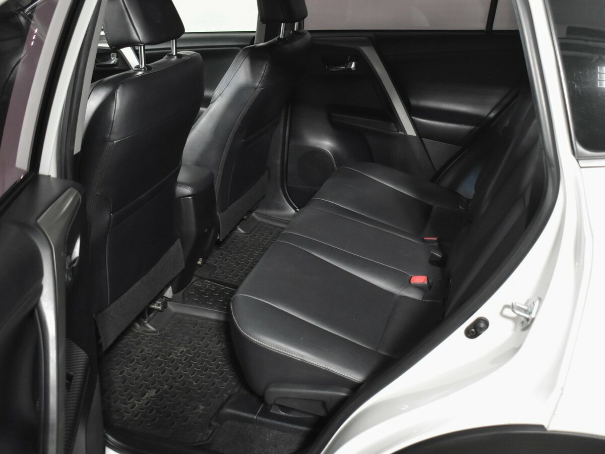 Б/У Тойота Рав4 2015 года. Фото: #11