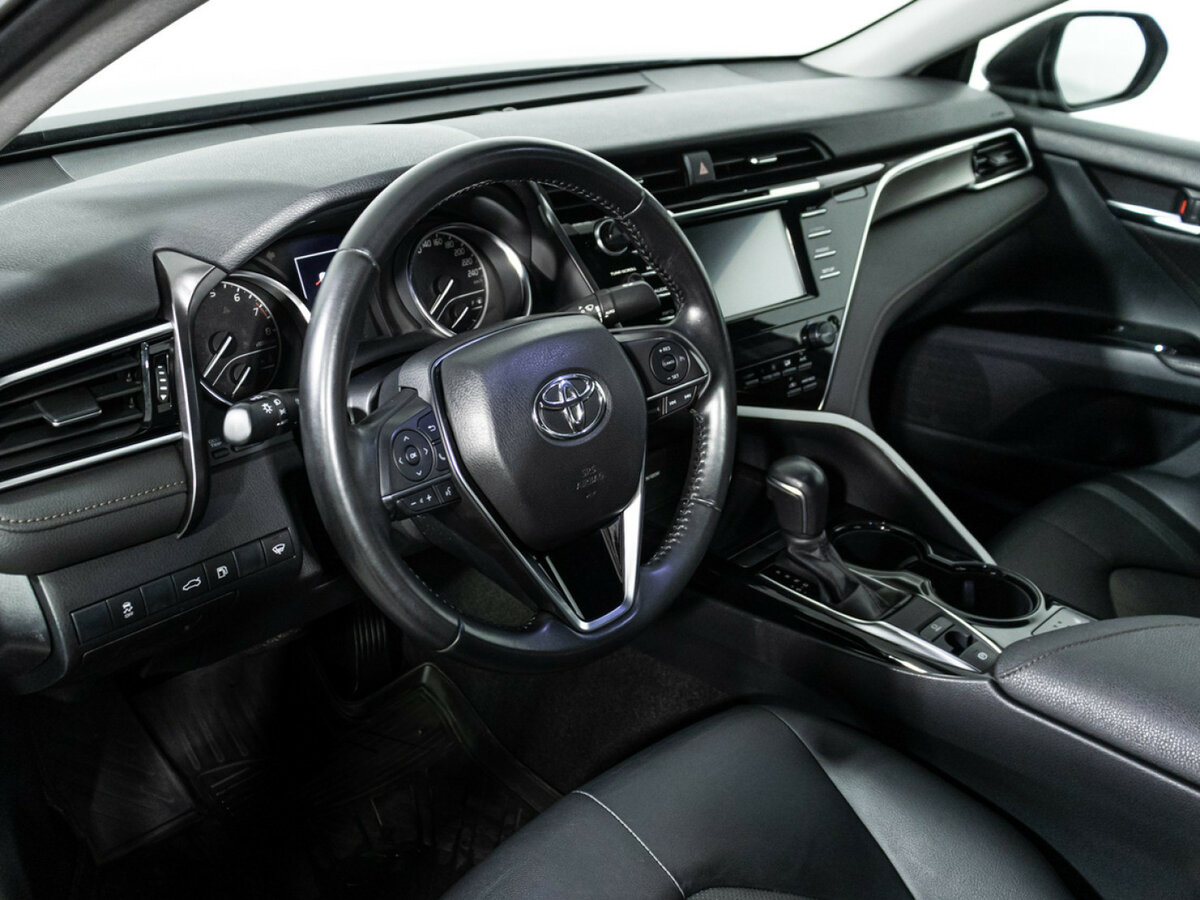 Б/У Тойота Камри 2018 года. Фото: #10