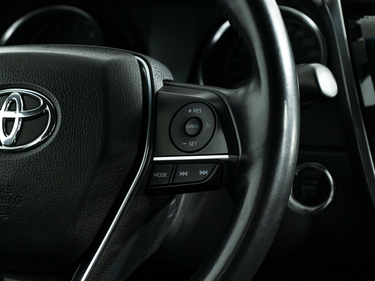 Б/У Тойота Камри 2018 года. Фото: #17