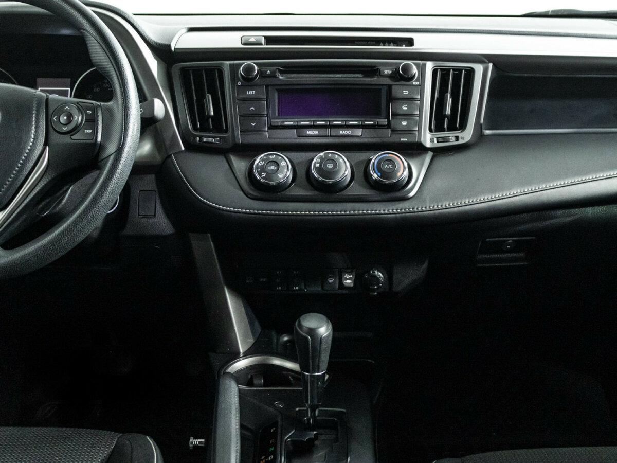 Б/У Тойота Рав4 2017 года. Фото: #13