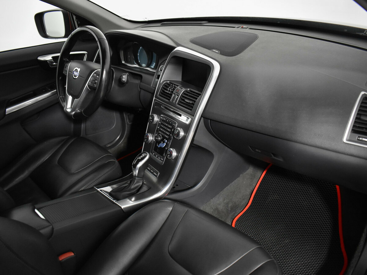 Б/У Вольво ИксЦ60 2015 года. Фото: #10