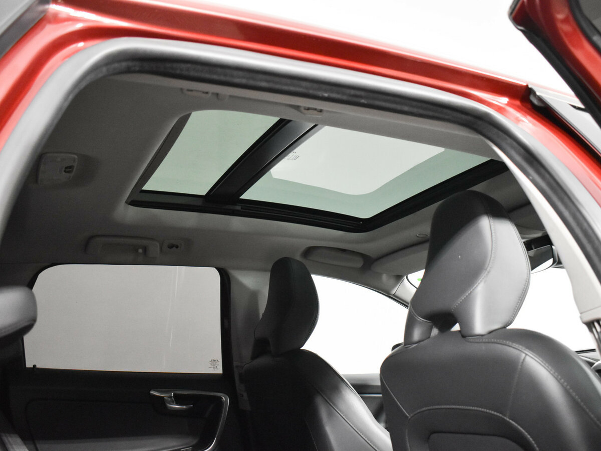 Б/У Вольво ИксЦ60 2015 года. Фото: #14