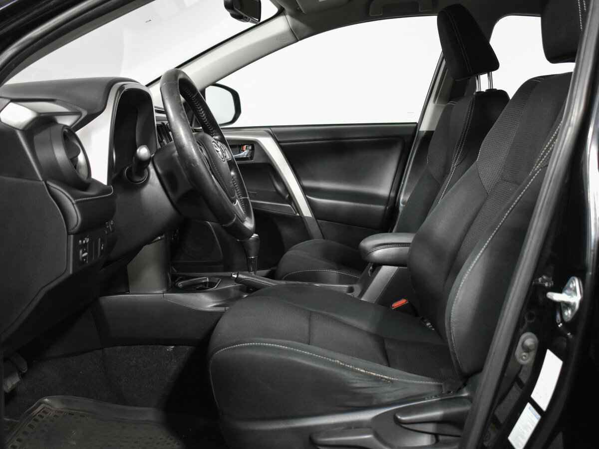 Б/У Тойота Рав4 2018 года. Фото: #9