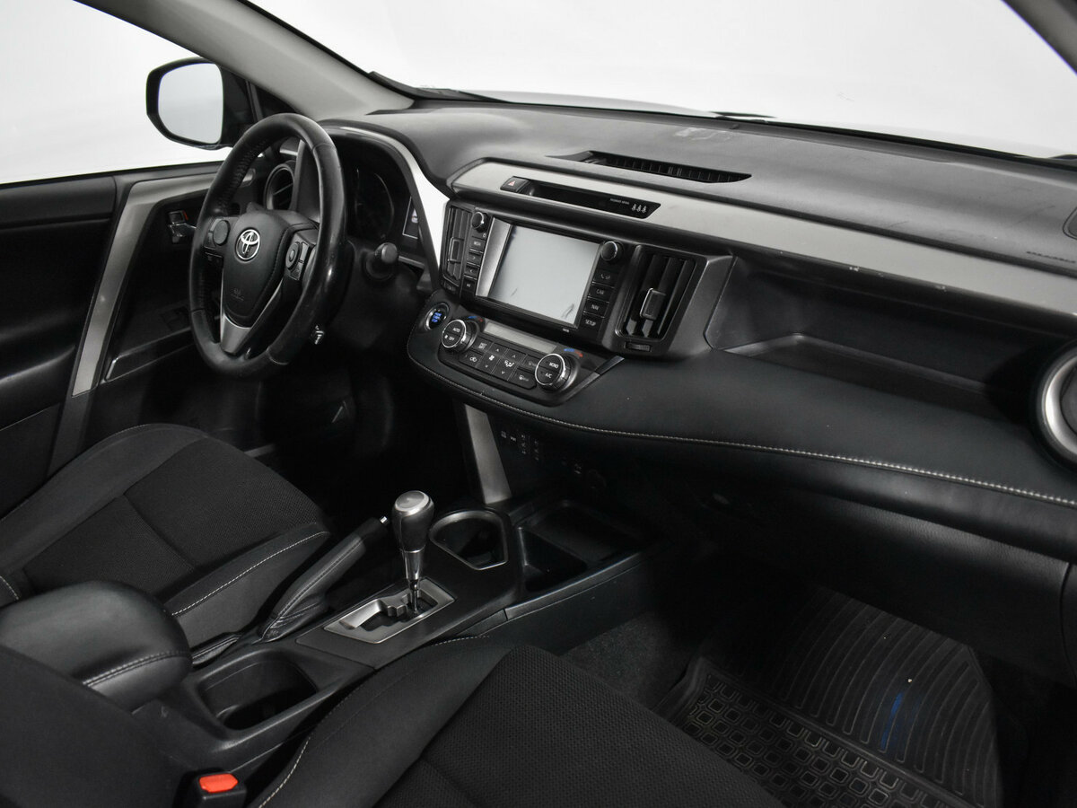 Б/У Тойота Рав4 2018 года. Фото: #12