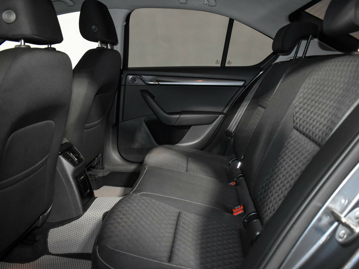 Б/У Шкода Октавия 2017 года. Фото: #10