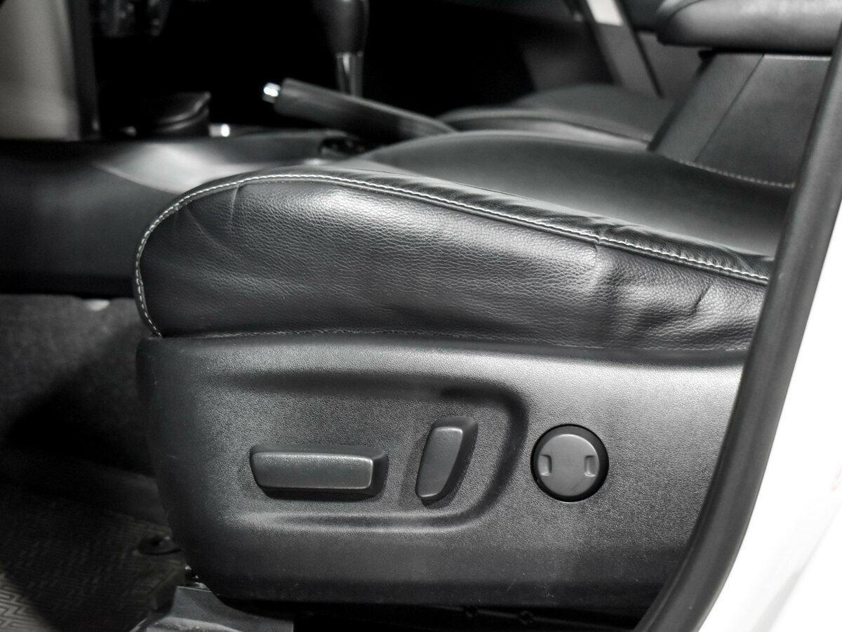 Б/У Тойота Рав4 2017 года. Фото: #7