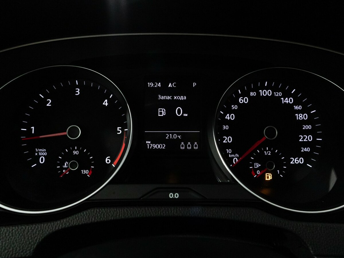 Б/У Фольксваген Пассат 2019 года. Фото: #11