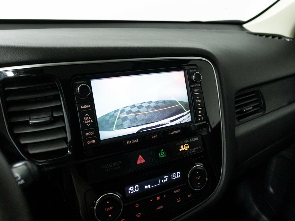 Б/У Митсубиши Оутлэндер 2014 года. Фото: #16