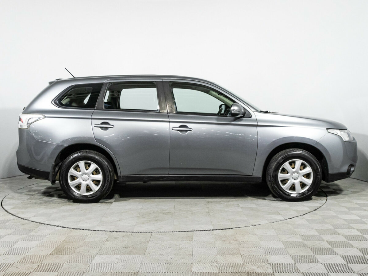 Б/У Митсубиши Оутлэндер 2013 года. Фото: #3