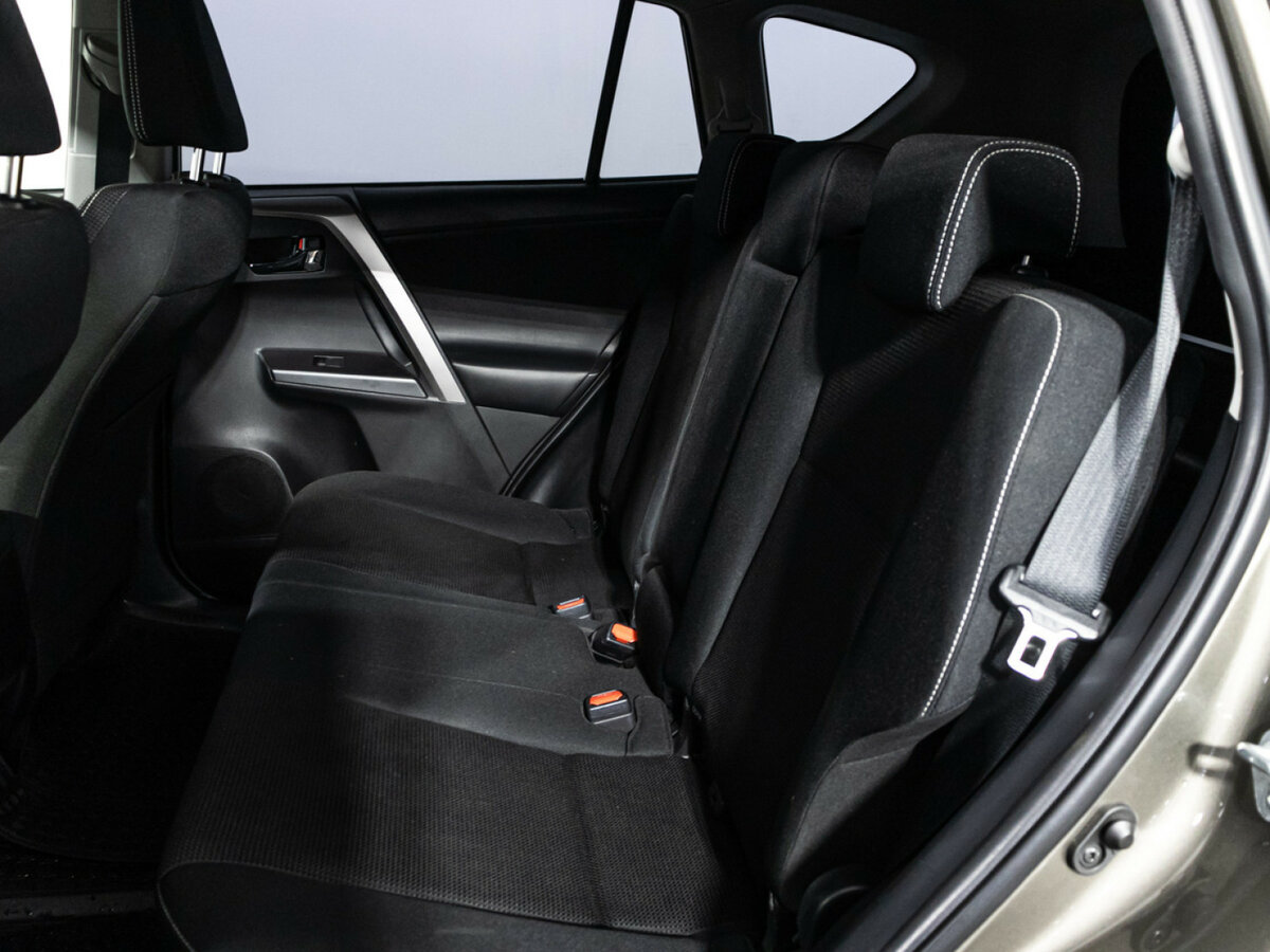 Б/У Тойота Рав4 2015 года. Фото: #9