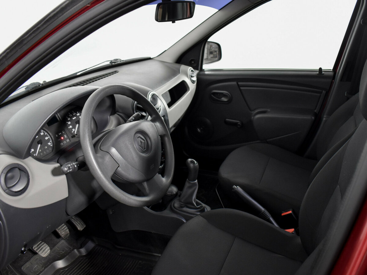 Б/У Рено Логан 2013 года. Фото: #8