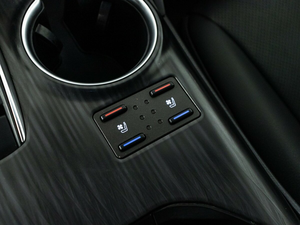 Б/У Тойота Камри 2021 года. Фото: #21