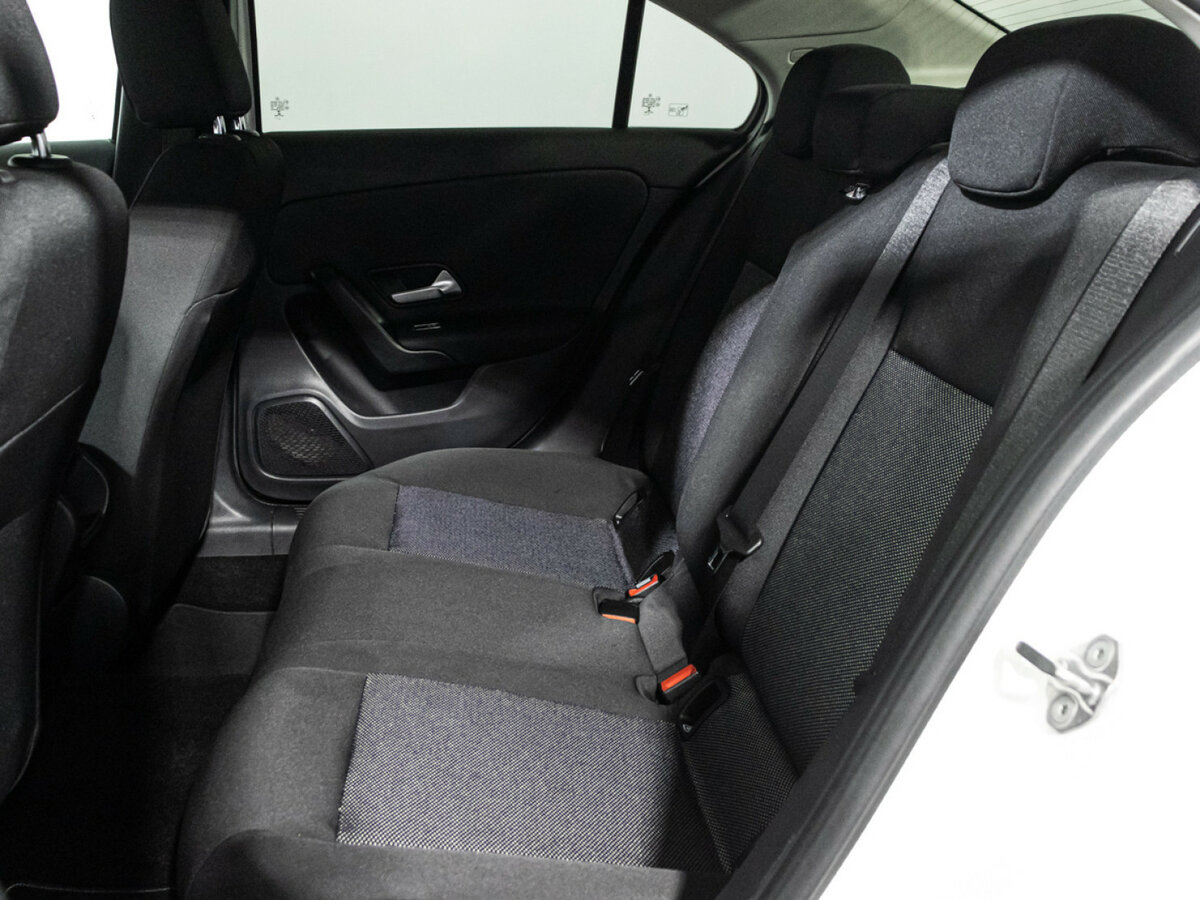 Б/У Мерседес-Бенц А-Класс 2019 года. Фото: #9