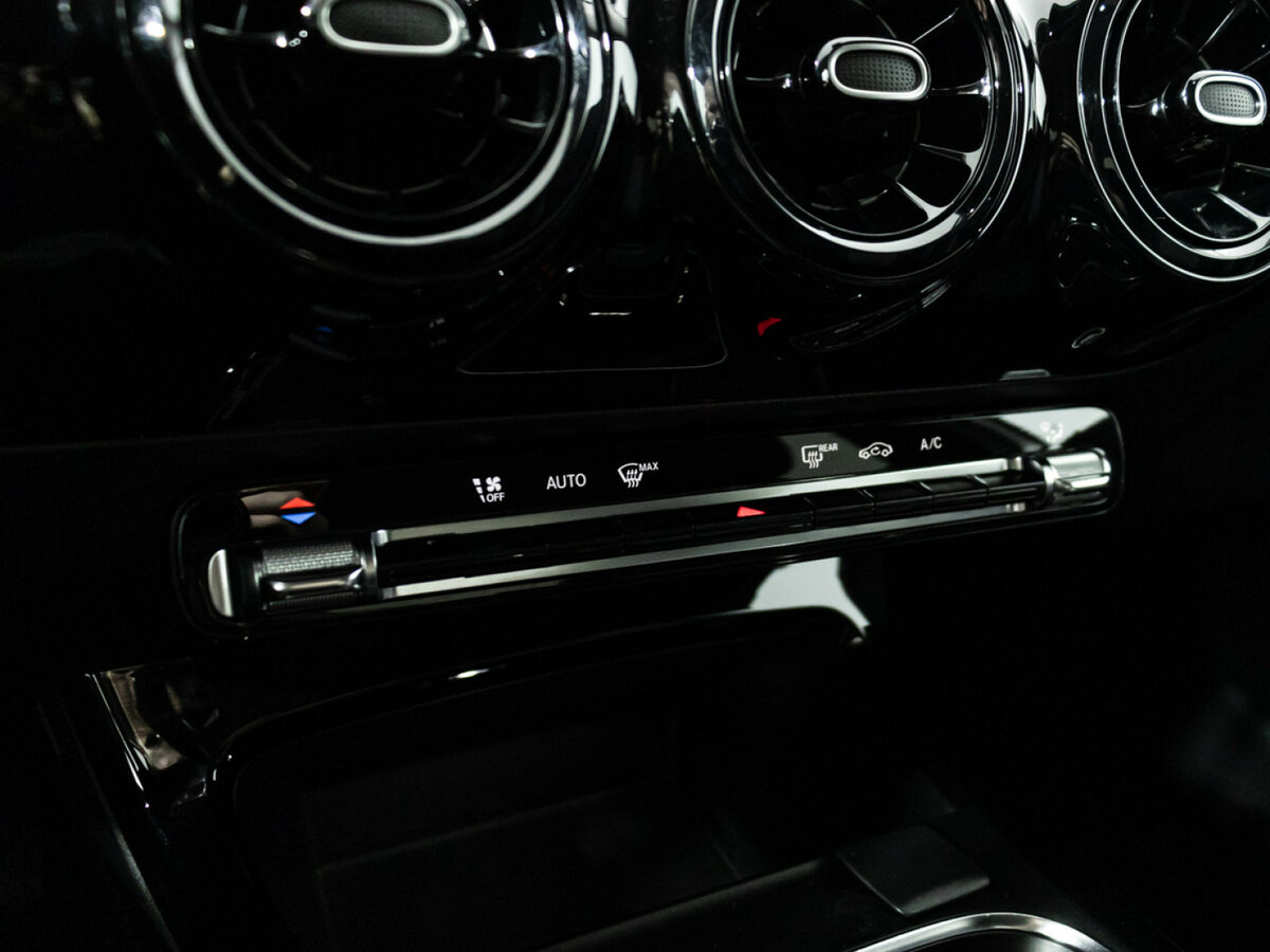 Б/У Мерседес-Бенц А-Класс 2019 года. Фото: #14