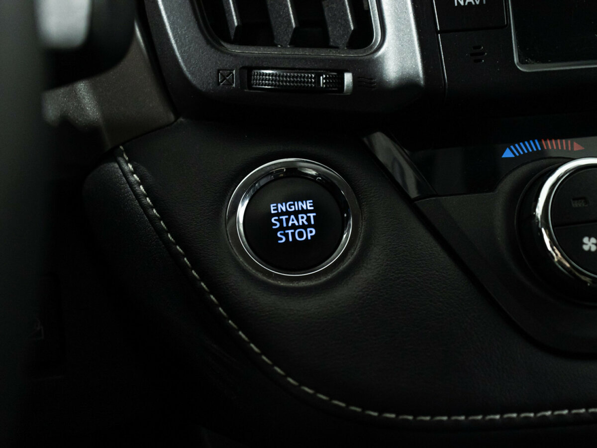 Б/У Тойота Рав4 2016 года. Фото: #20