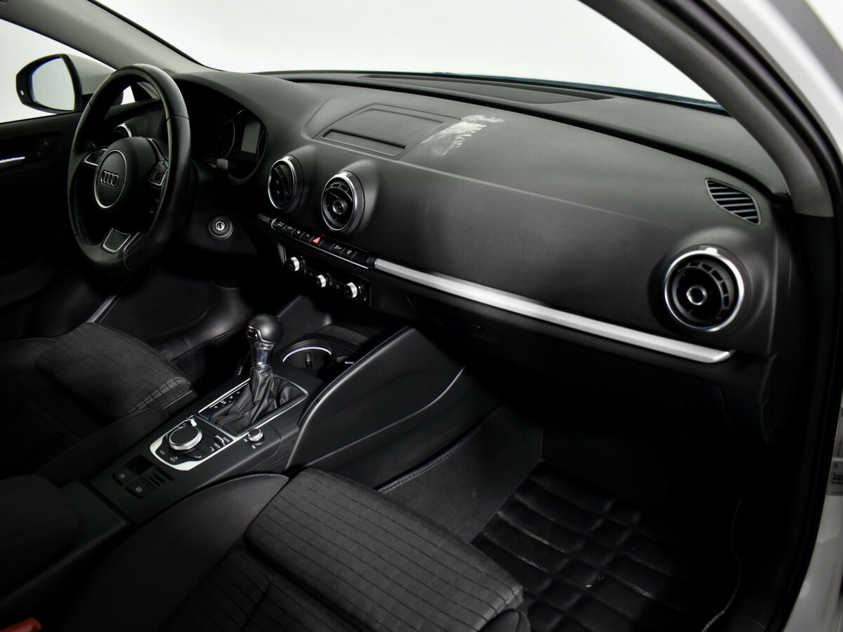 Б/У Ауди А3 2016 года. Фото: #9