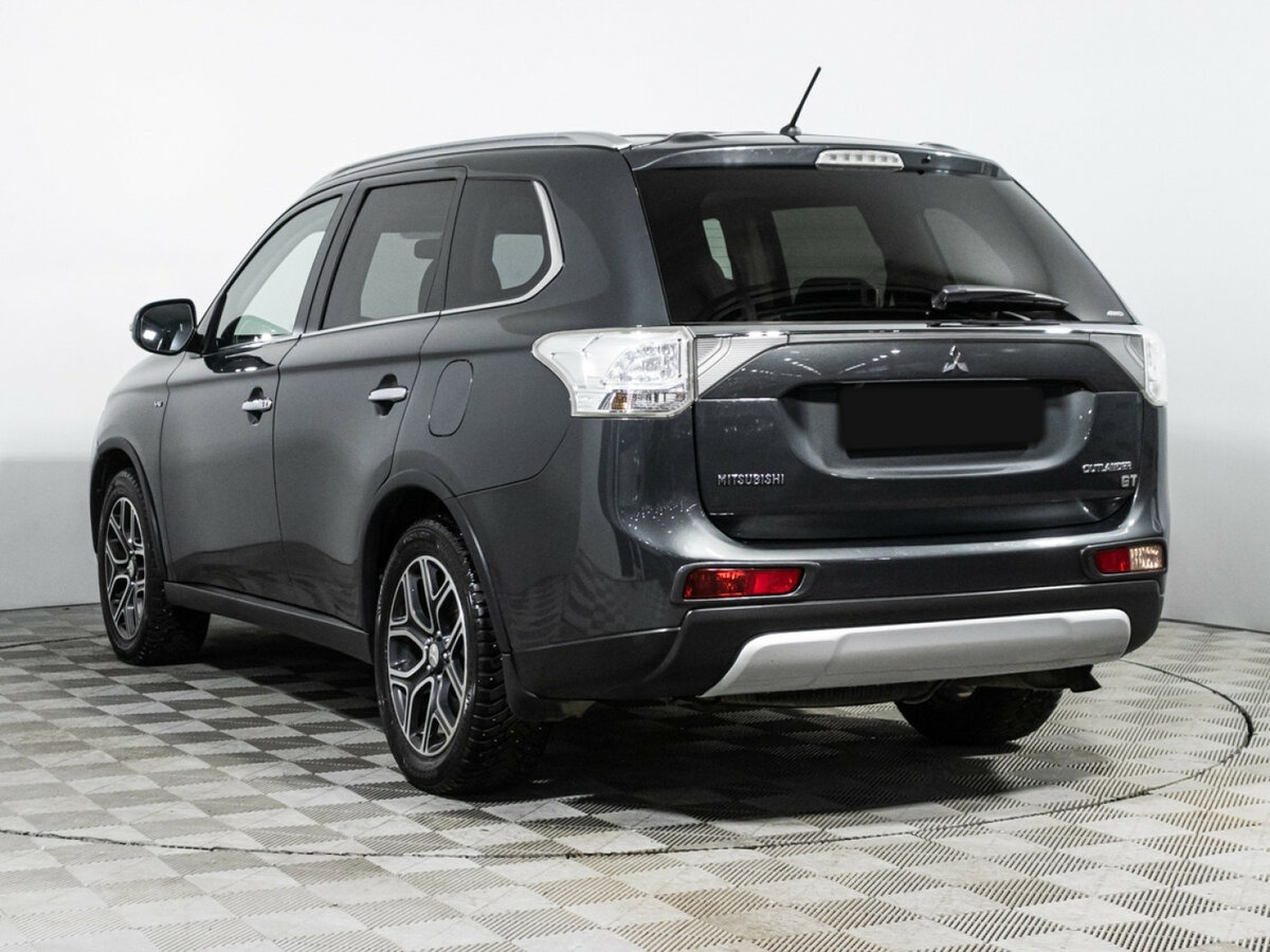 Б/У Митсубиши Оутлэндер 2014 года. Фото: #6